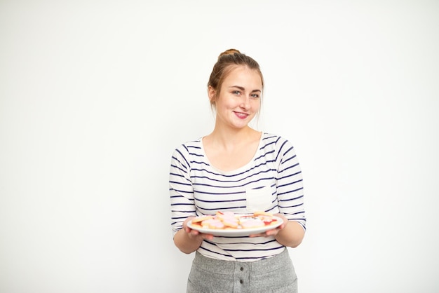 Uśmiechnięty użytkownik z daniem